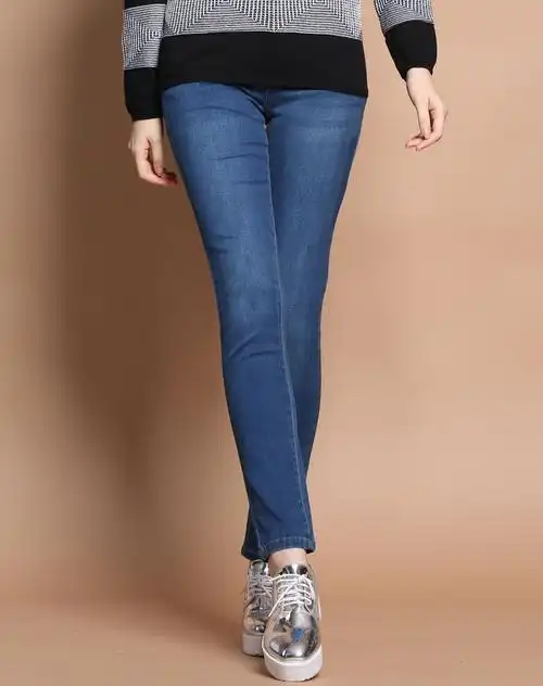 女装中蓝色弹性时尚贴身牛仔裤