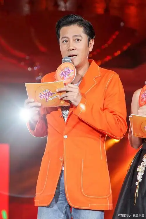 56岁蔡国庆给6岁小儿子庆生,两个儿子英俊异常,孩子生母却成谜