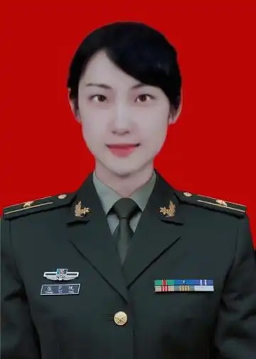 年12月入伍,毕业于空军军医大学(原第四军医大学),陆军专业技术少校
