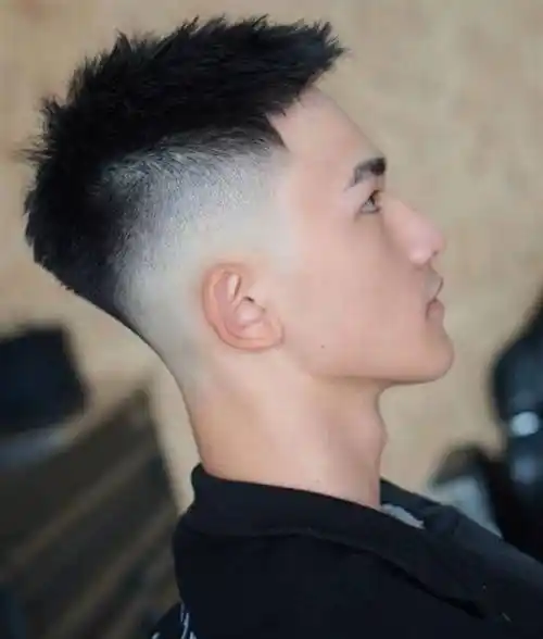 摩根烫处理的前刺发型,有效弥补缺点,优化有点,让整个轮廓精致高级.