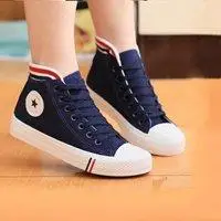 穿着高帮帆布鞋的女生头像点击鼠标右键下载