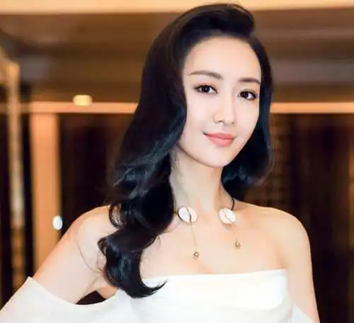 王鸥索吻包贝尔索吻现场图曝光王鸥工作室回应断章取义