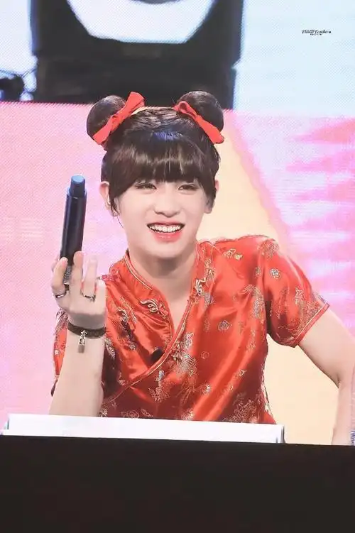 黄明昊超话cos的春丽已经在我心中封神了好想我们限定小春卷~#令人