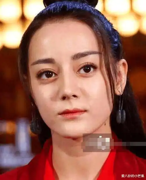 有种"过度衰老"叫迪丽热巴,央视镜头下让人不敢认,粉丝哭了:她才27岁