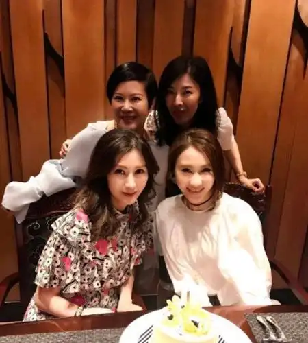 李嘉欣黎姿合照两人同款太养眼了