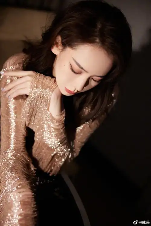 #hello时装周##戚薇时尚图鉴#