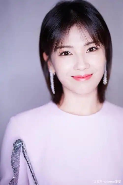 刘涛终于换发型了,不扎马尾,剪成利落短发后,气质变得更高级了