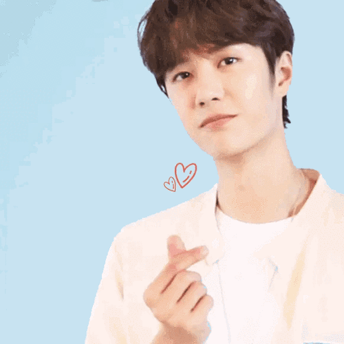 王一博比心系列96大型甜蜜暴击现场,mtjj们都收到啵啵的小心心了吗?