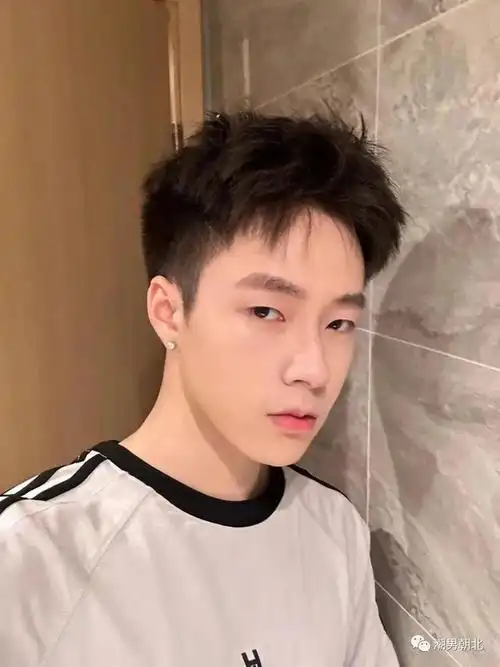 男生不烫不染的3款发型清爽干净剪完秒变帅气小哥哥