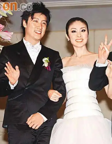 陈慧琳母乳喂养宝宝收衣百件