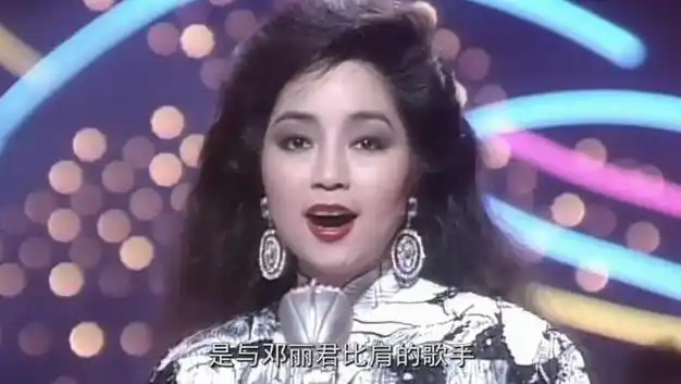 就这样,徐小凤成了中国第一个,也是最后一个以"录像播放"形式上春晚的