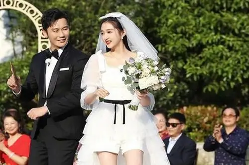 奔跑吧女嘉宾穿婚纱是第几期angelababy与关晓彤穿着婚纱亮相