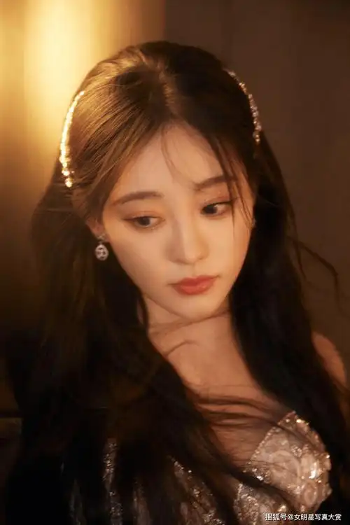 【祝绪丹性感写真壁纸】银色抹胸长裙,美人鱼般婀娜多姿_时尚_气息