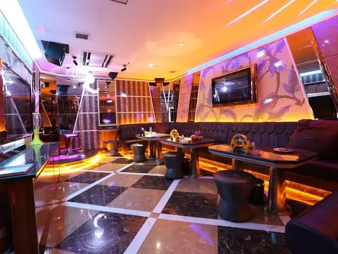 800平大型几何简约风格ktv电视墙包间装修效果图