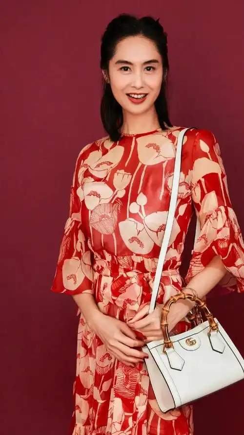 朱茵壁纸朱茵饰演的紫霞仙子是最经典的角色