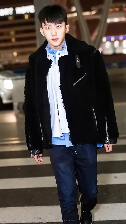 黄景瑜早期模特照