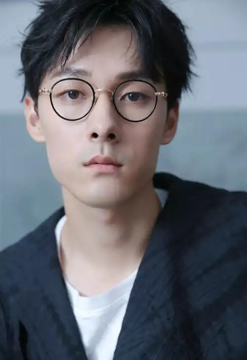 张雨剑:可高冷可高甜,这位低调的演技派竟然有两副面孔