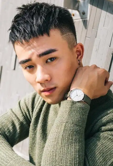 男生两边铲帅气短发欣赏英俊帅气的男生短发打造