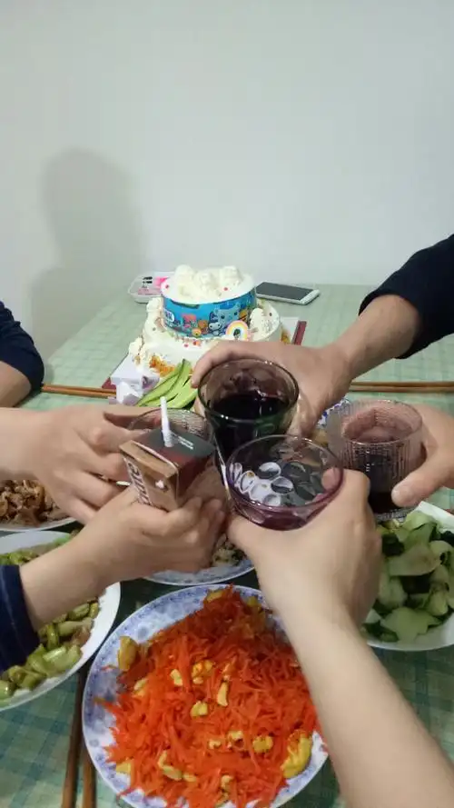 4.12三个男人第一次一起过生日