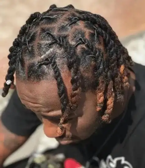 非洲黑人的"脏辫"有多脏?头发放进水的那一刻,画面简直辣眼睛_头皮屑