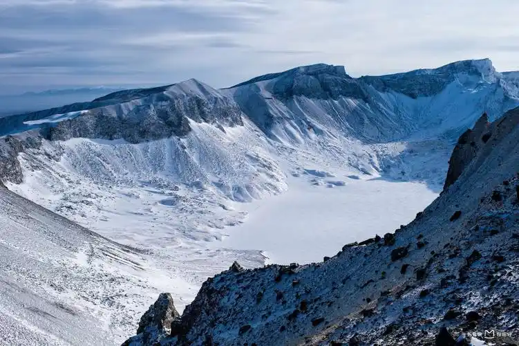 p data-id="gnywhgstkm">长白山国际度假区位于吉林省白山市抚松县