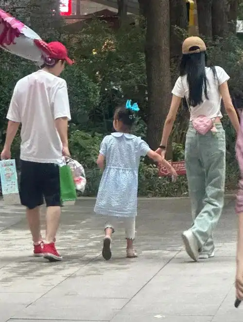 孙怡宝宝现在几岁了(董子健孙怡一同带女儿大福逛街)