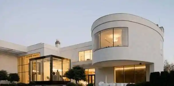 参观迪丽热巴住的豪宅,客厅设计回字形楼梯,装修也太气派了_地方_生活