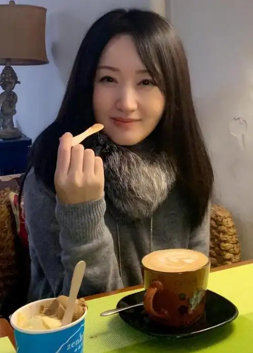 原创杨钰莹年近50还是单身看到早年照片难怪无人敢娶