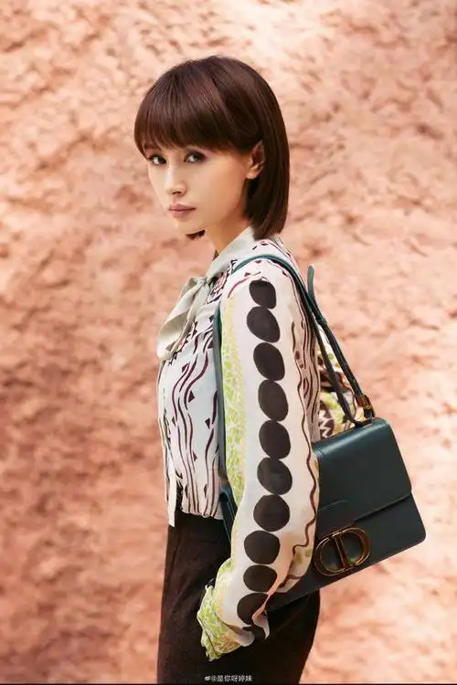 不用烫发不用专业的吹风造型,一喷变美,让你拥有和王子文同款的漂亮