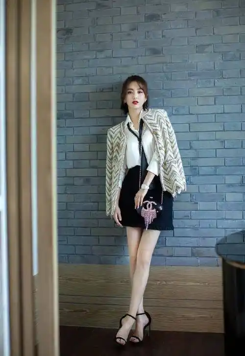 原创34岁佟丽娅真会穿!