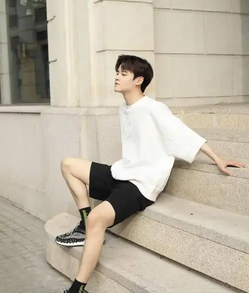 165男生穿多少码衣服小个子男生掌握三个搭配知识时髦又显高