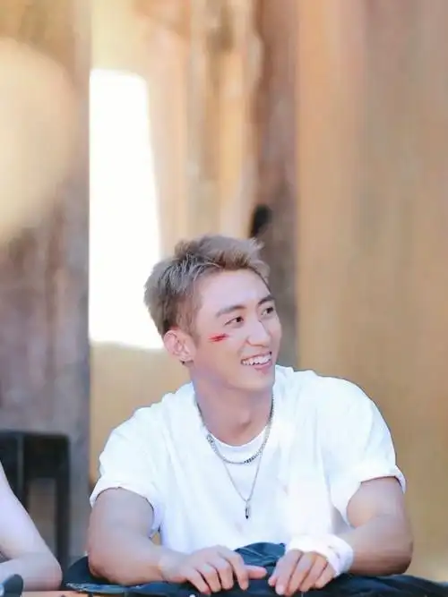 向全世界安利黄景瑜性感的小虎牙