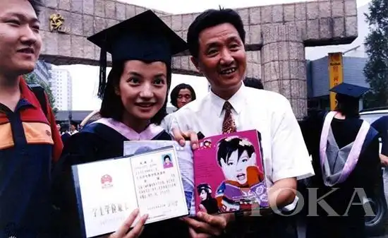 家庭幸福的赵薇当年以全校第一考入北电