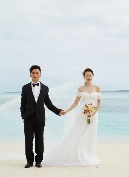 早有端倪王宝强独自牵小孩马蓉和宋喆说悄悄话