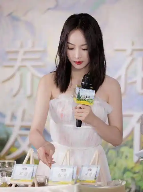 33岁宋茜还挺有少女感,穿白色纱裙像公主,配锁骨发时尚感强_造型_效果