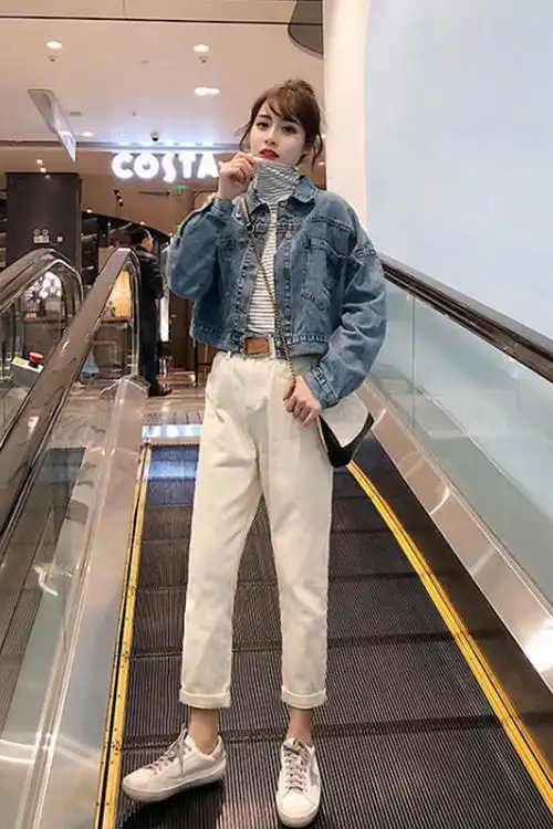 短牛仔衣怎么搭配好看(牛仔短外套搭配什么好看)