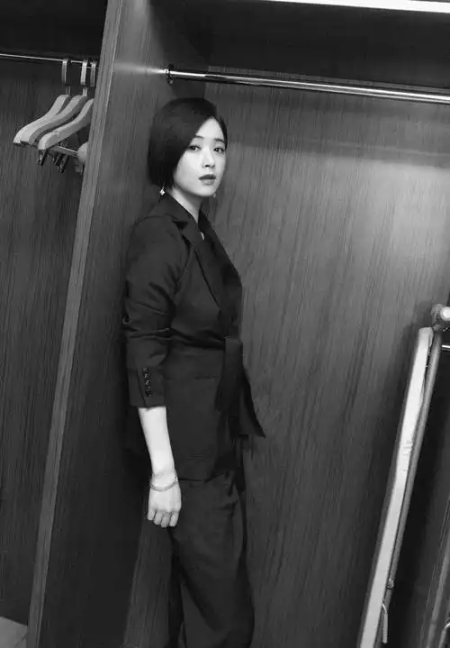 蒋欣时尚干练西装写真图片