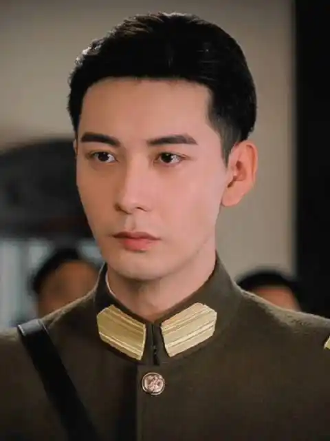 陈星旭军装造型