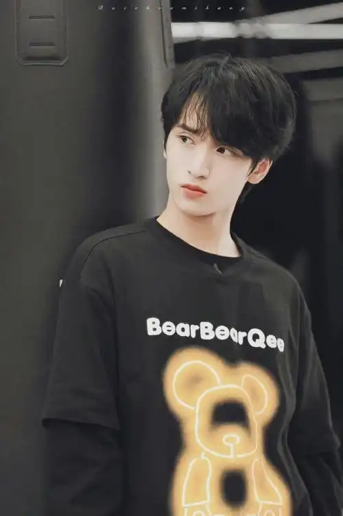 严浩翔 小熊软糖##严浩翔 脐橙果园小熊园长