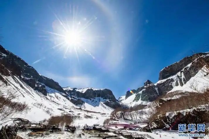 吉林省东南部,在吉林省长白山保护开发区管理委员会规划指导区范围内