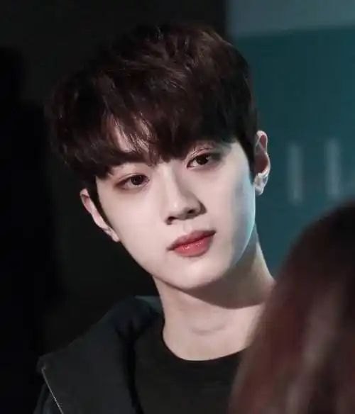 凡是喜欢赖冠霖的都是年轻人,像baby这种活在娱乐圈的女生是轻易不会