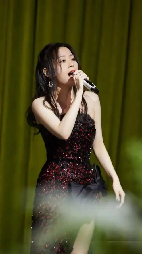 歌手张靓颖歌声动听漂亮大方来看美照