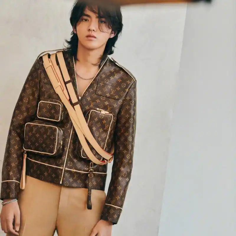 吴亦凡的lv包包外套