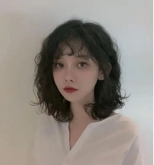 元旦爆款发型分享,气质烫发洋气卷,特色短发显白染|刘海|发色|时尚