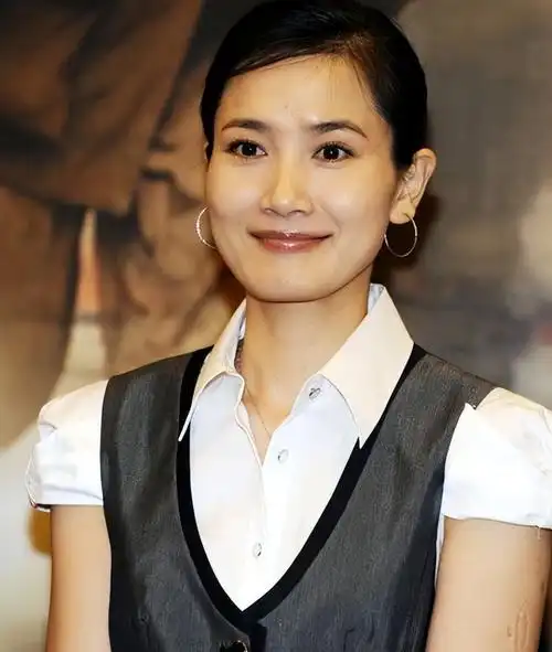 她是观众喜欢的学院派演员,离婚后只字不提前夫,与女儿相依为命_腾讯