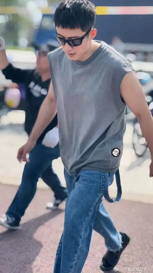 黄景瑜倒三角身材