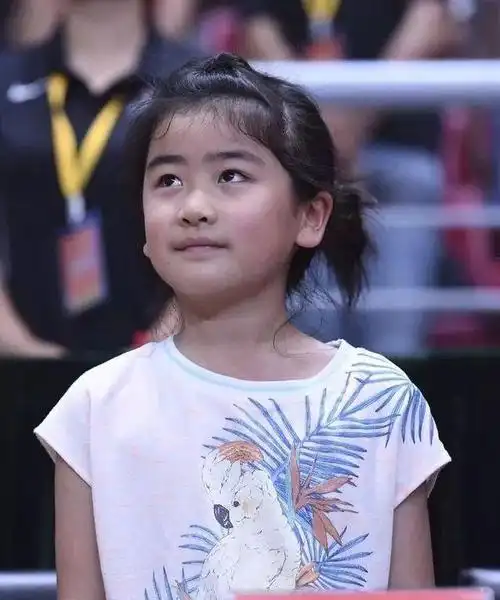 姚明女儿又胖了14岁身高190体重近190斤网友打篮球的好苗子