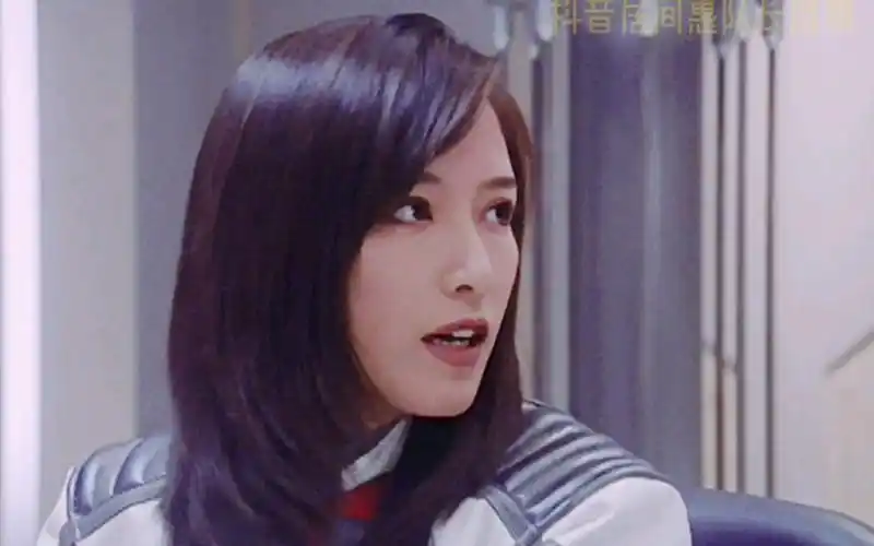 居间惠队长侧颜杀