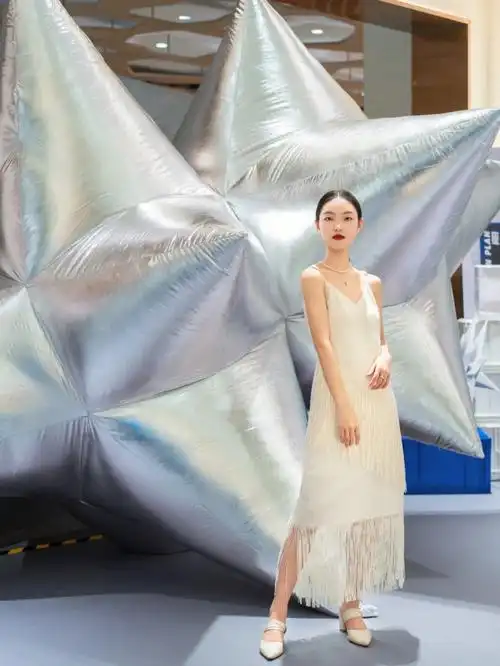 解放碑巨形球状闪电7315 超酷超出片!