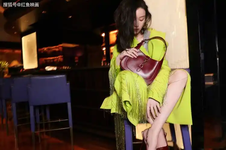 倪妮腿精属性曝光!最新写真展现逆天长腿,网友惊呼:太美了!